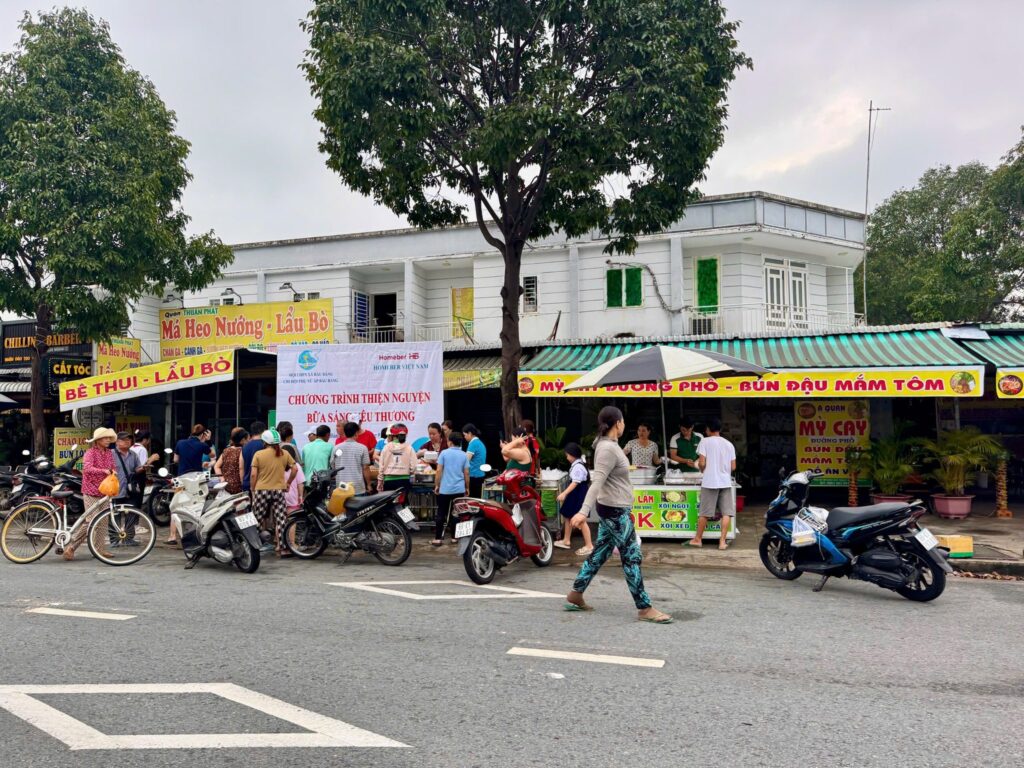 Chương trình thiện nguyện "Bữa sáng yêu thương"