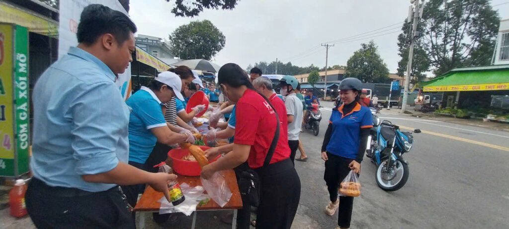 Chương trình thiện nguyện "Bữa sáng yêu thương"